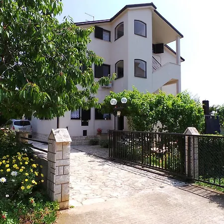 Apartman 15 *